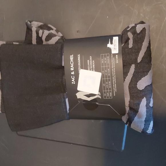 ZAC & RACHEL FLEECE LINED LEGGINGS SIZE 0X/1X - Picture 2 of 3